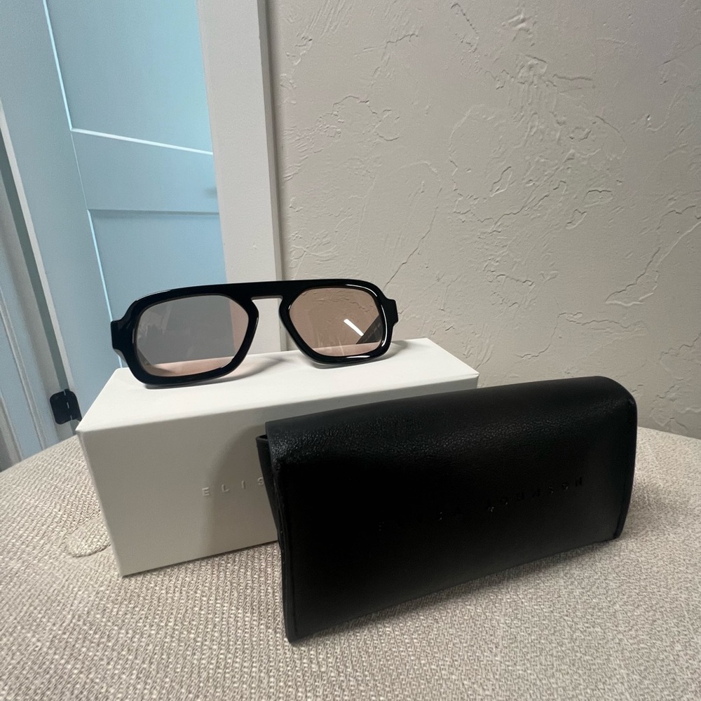 Elisa Johnson- Jane mini, in gloss black